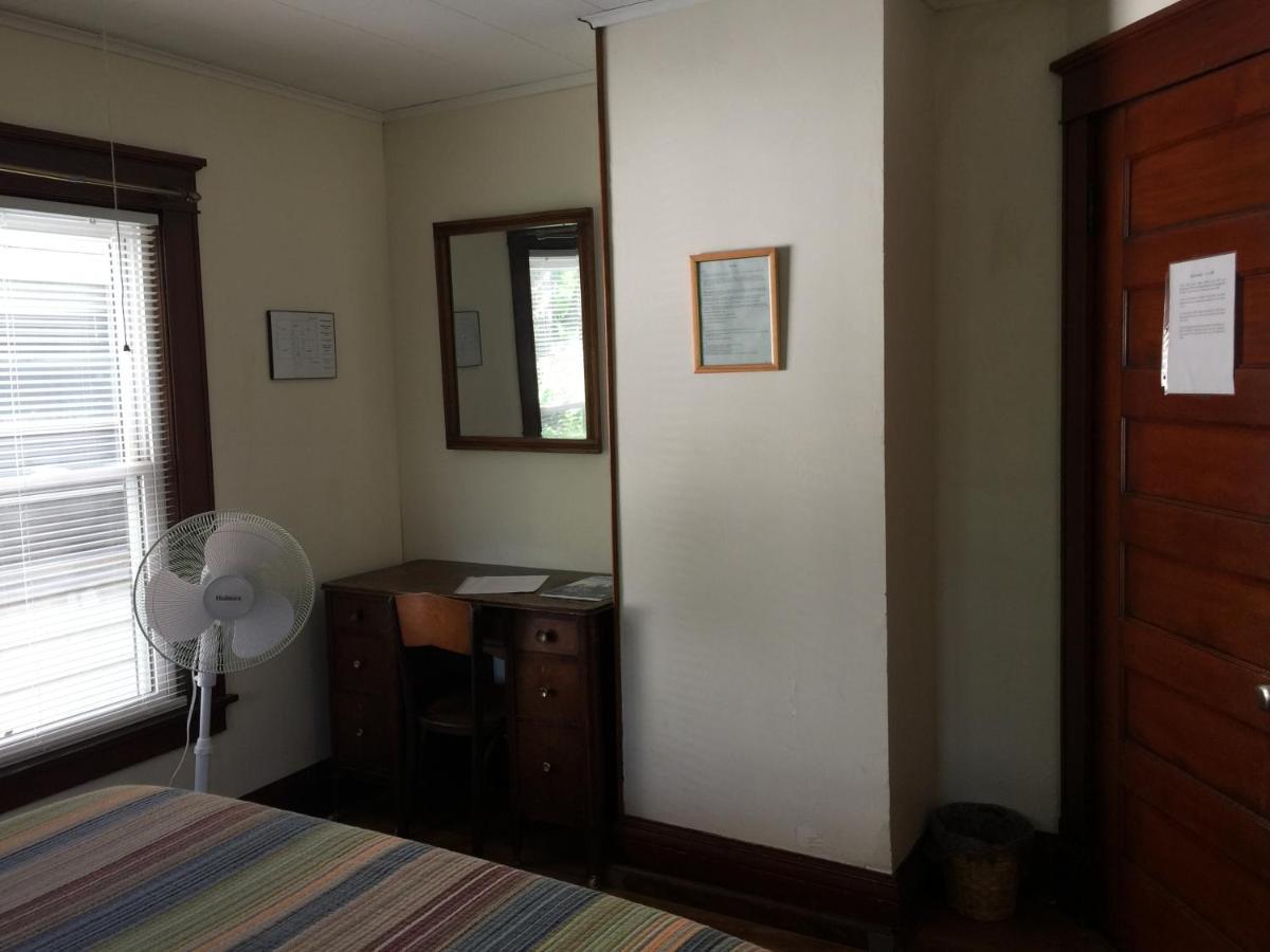 Wanderfalls Guesthouse & Hostel Niagara Falls Bagian luar foto